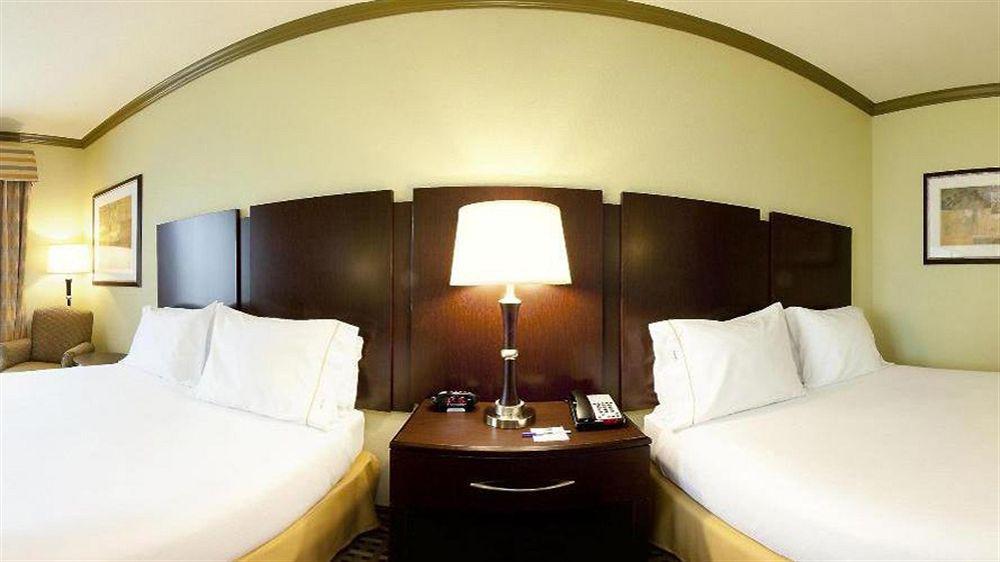 Holiday Inn Express & Suites Fort Worth - Fossil Creek By Ihg Dış mekan fotoğraf