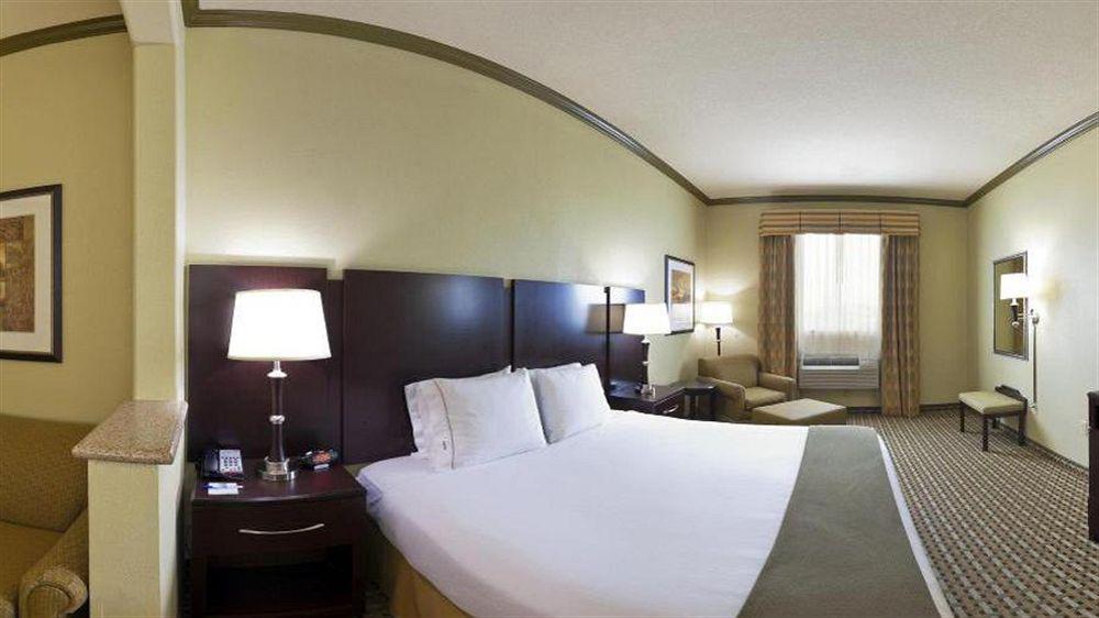Holiday Inn Express & Suites Fort Worth - Fossil Creek By Ihg Dış mekan fotoğraf