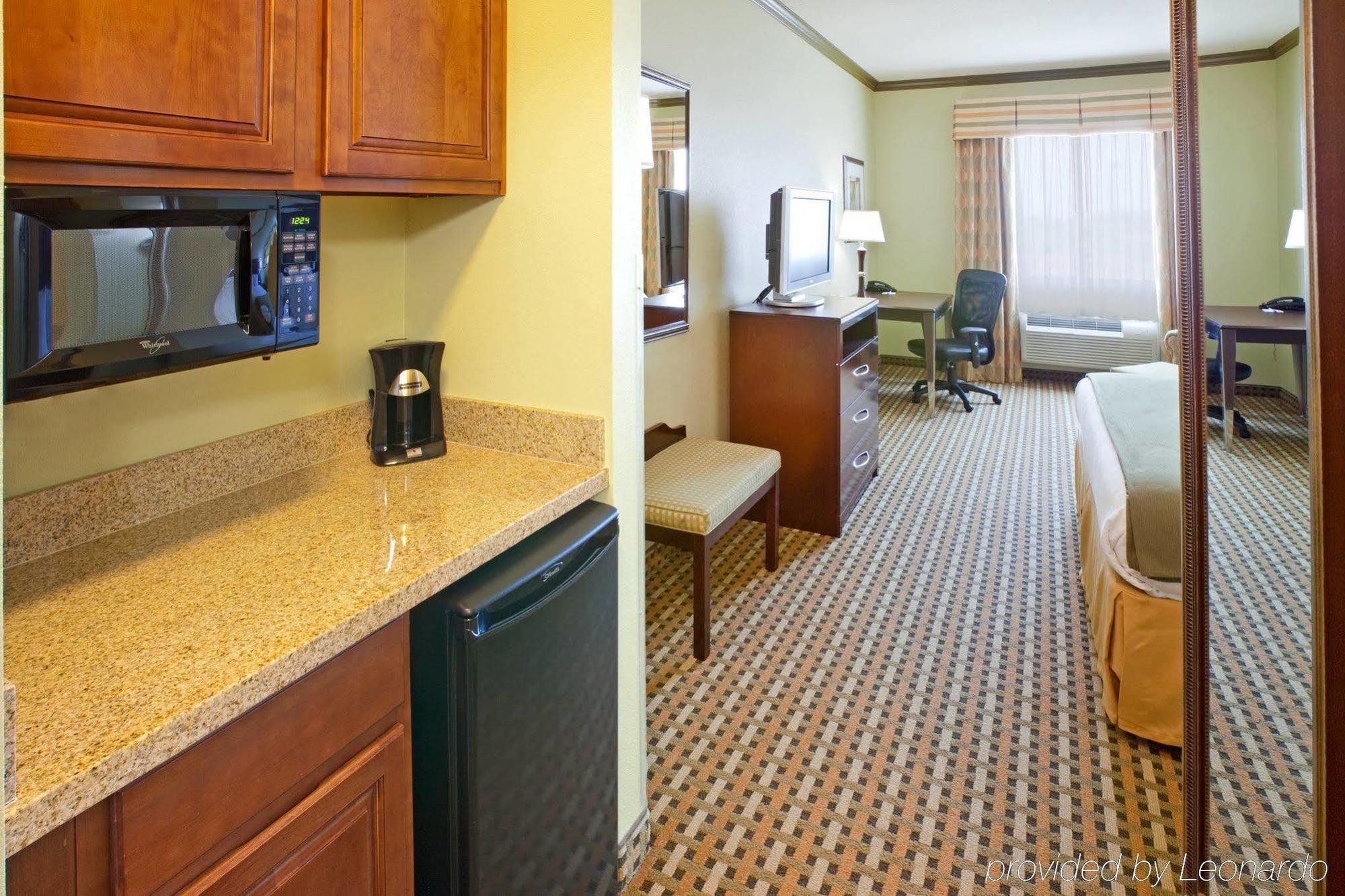 Holiday Inn Express & Suites Fort Worth - Fossil Creek By Ihg Oda fotoğraf